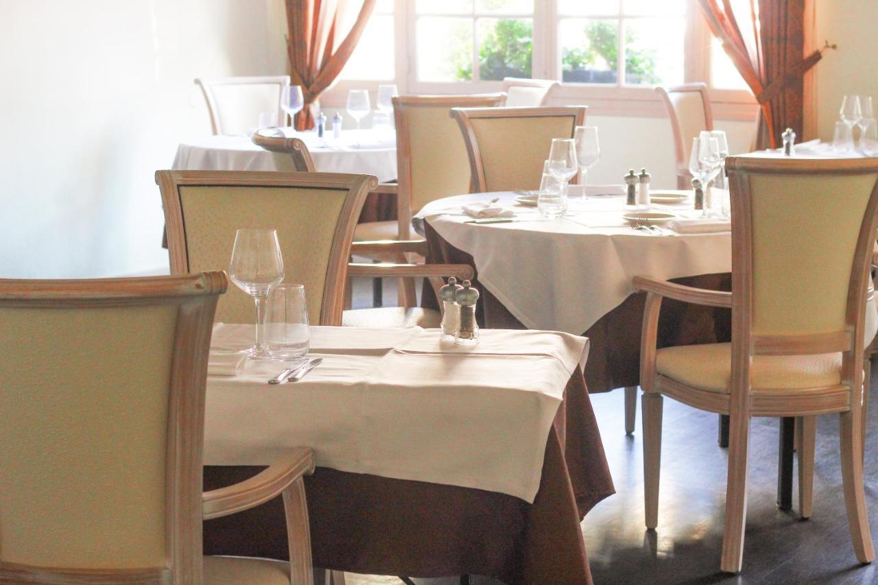 Logis Hotel & Restaurant Du Sauvage La Ferté-Gaucher Esterno foto