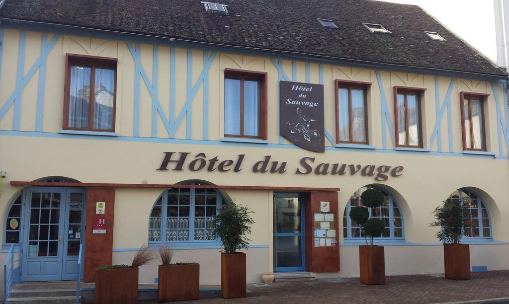 Logis Hotel & Restaurant Du Sauvage La Ferté-Gaucher Esterno foto